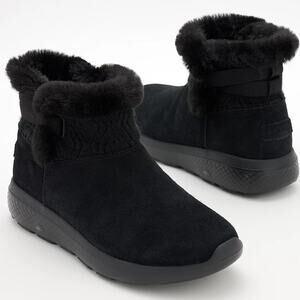 Skechers On the GO Winter Gleam City Water Repellent Suede Boots Size 5.5